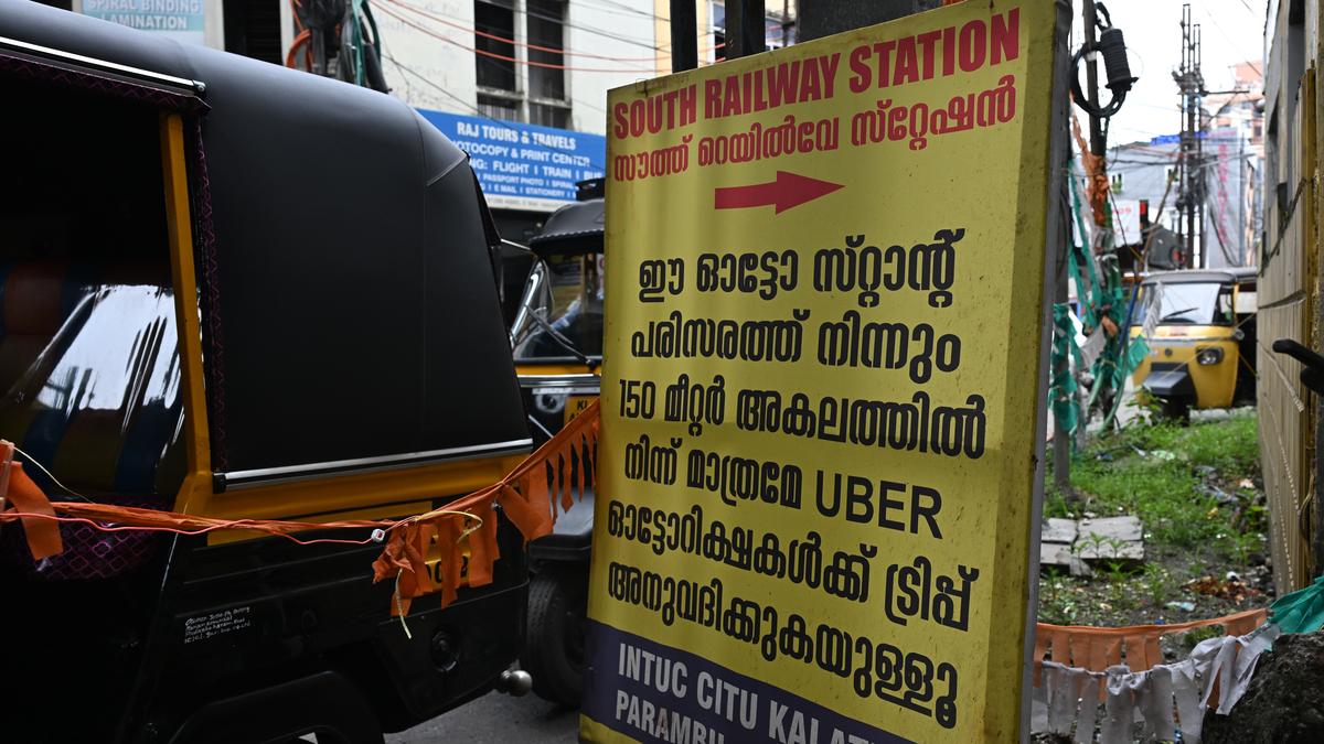 Boards crop up at stands opposing online autorickshaws