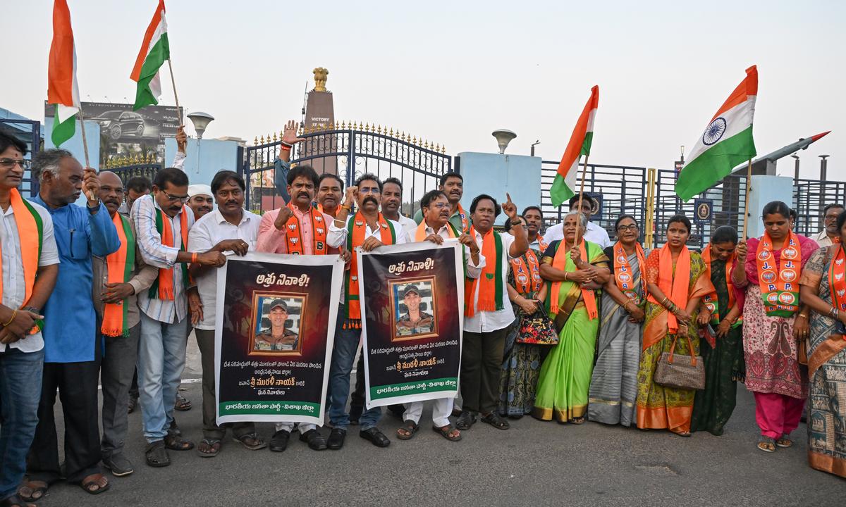 On Saturday, pay tribute to Murali Nayak near the Maritime Memorial on Patnam Beach Road, Visaka on Saturday. On Saturday, pay tribute to Murali Nayak near the Maritime Memorial on Patnam Beach Road, Visaka on Saturday.