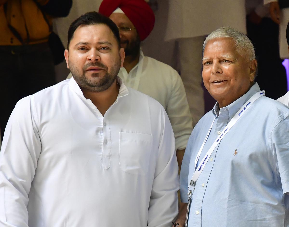 ED summons Lalu Prasad, Tejashwi Yadav in land-for-job scam case - The Hindu