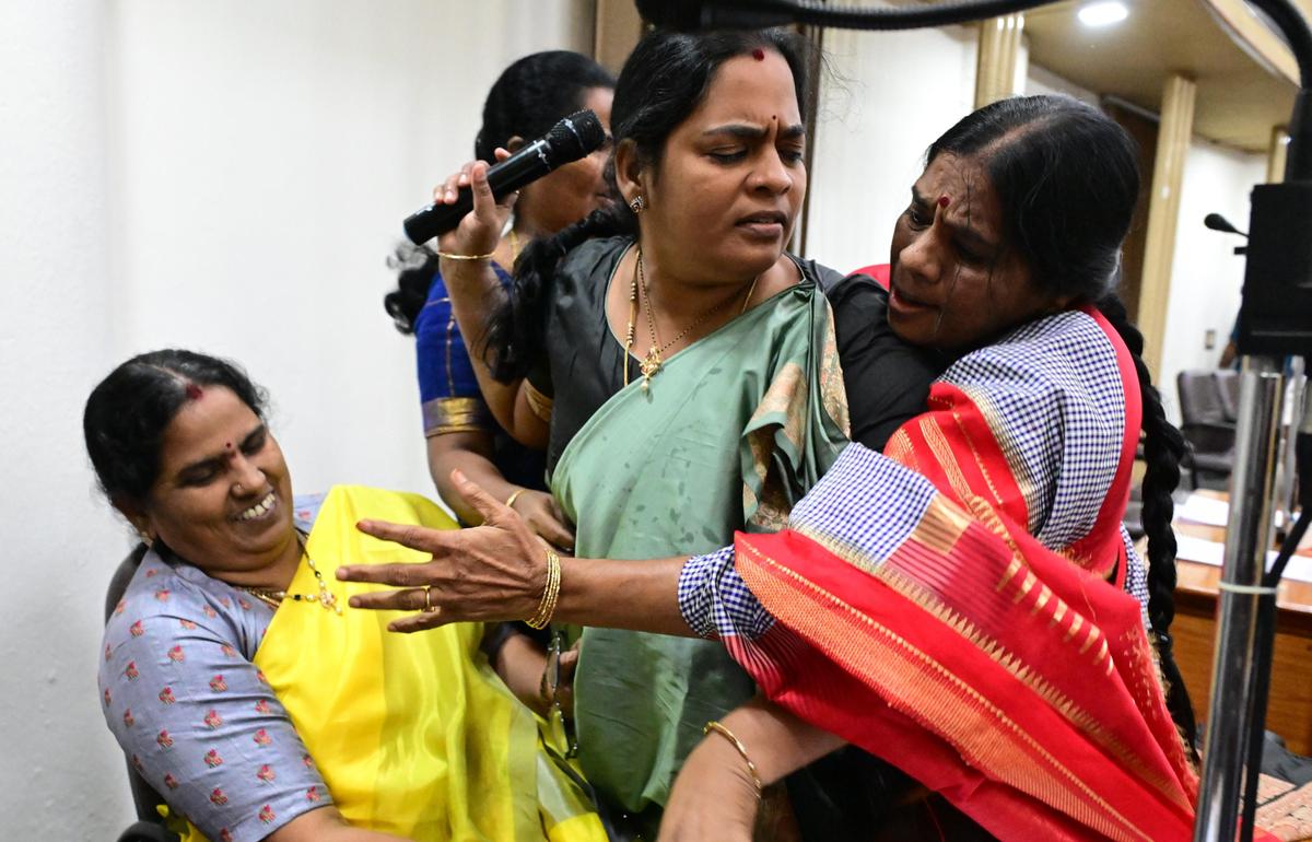 Women corporators of TDP and YSRCP had heated arguments with each other at the Council meeting in Vijayawada on Wednesday.