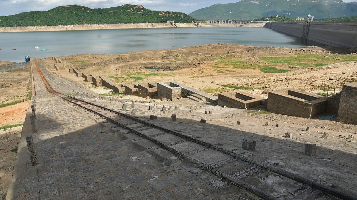 Water level in Mettur Dam reduces drastically, drinking water supply