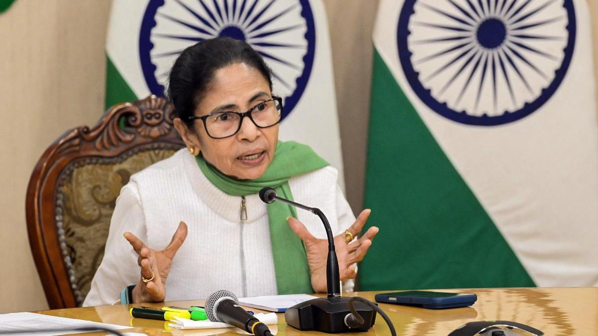 Mamata holds review meeting on LPG crisis, calls for SOP and rationing of cylinders