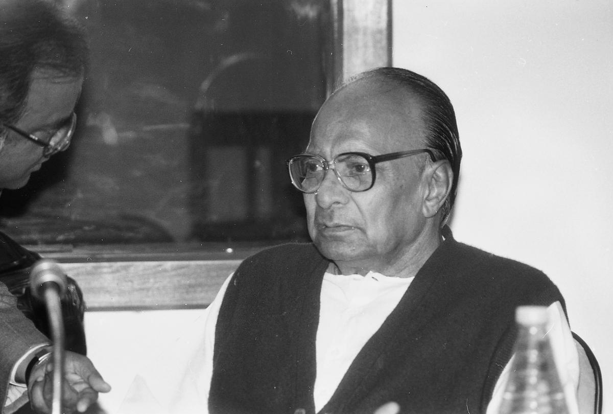 বিজায়ানন্দ পাটনায়েক, বিজু পাটনায়েক নামে পরিচিত। বিজায়ানন্দ পাটনায়েক, বিজু পাটনায়েক নামে পরিচিত।