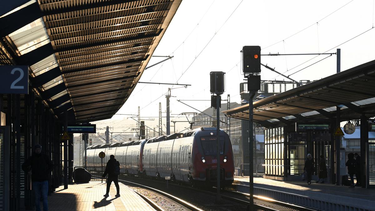 German transport hobbled by train strikes, farmer blockades