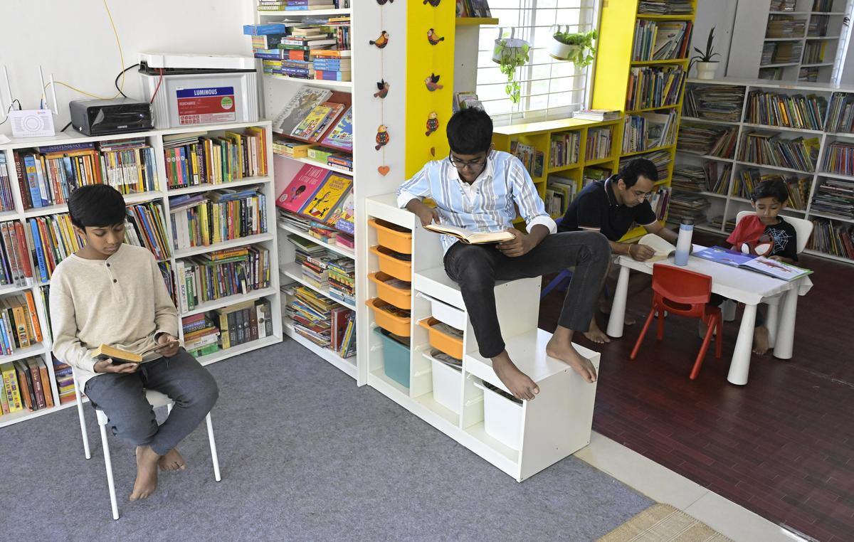  Parents and children spend time reading at the library