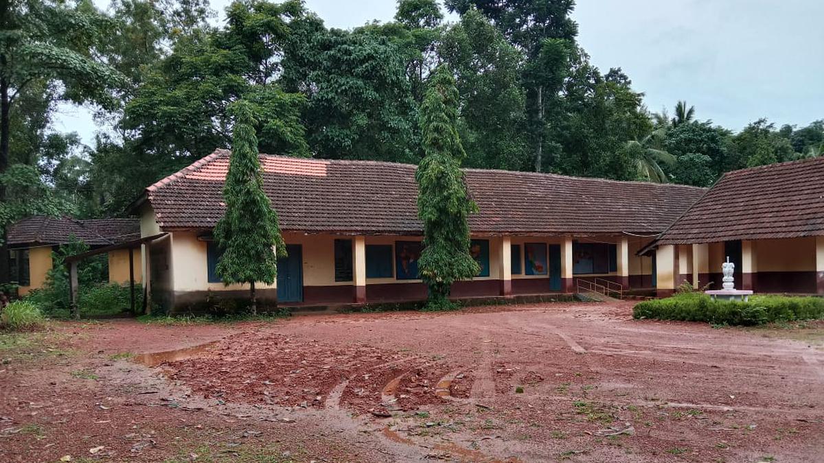 Cracks on walls force students of 100-year-old government school in Puttur out of classrooms during heavy rain