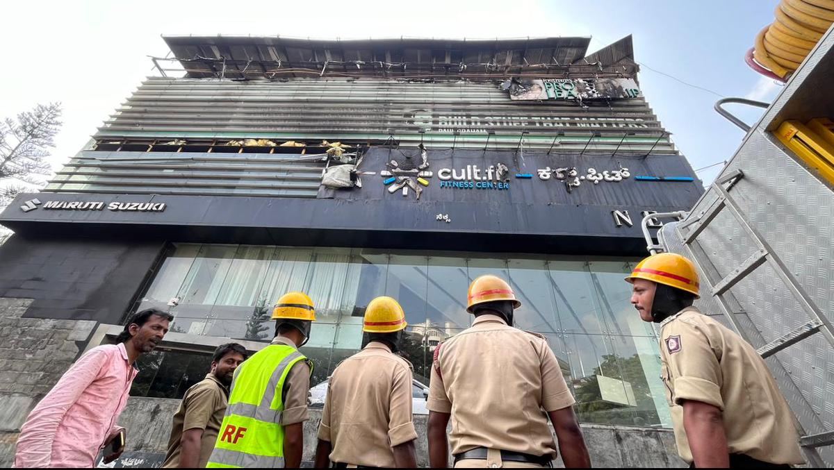 Fire at Mudpipe cafe in Bengaluru, employee jumps out of building -
