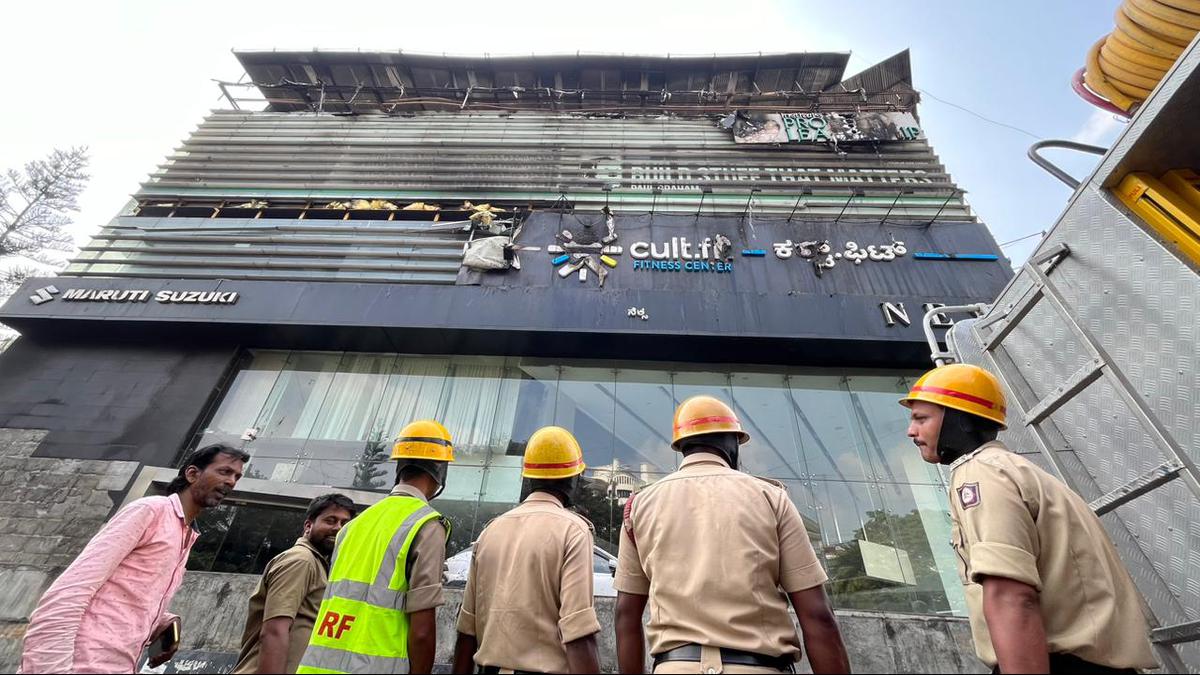 Fire engulfs Mudpipe cafe in Koramangala, Bengaluru, employee jumps out of building