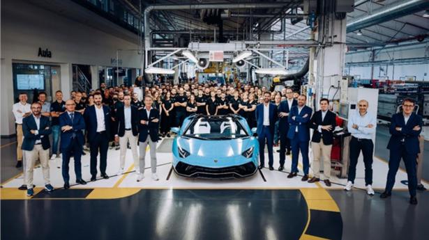 Last Lamborghini Aventador rolls off factory line