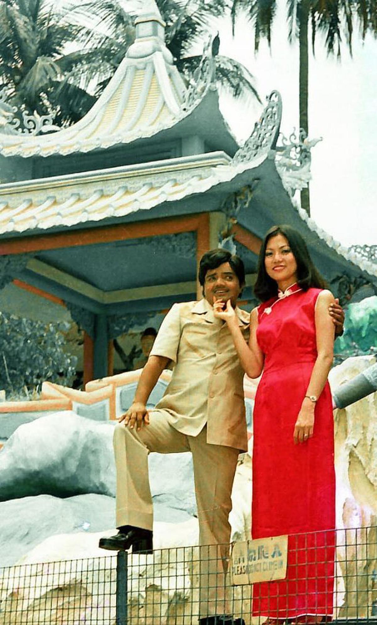 A still from Singaporinalli Raja Kulla with Felina