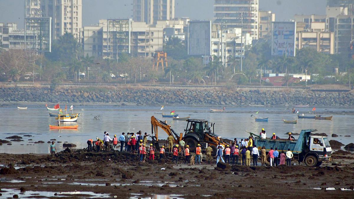 Illegal dargah in Arabian Sea demolished after Raj Thackeray’s ultimatum