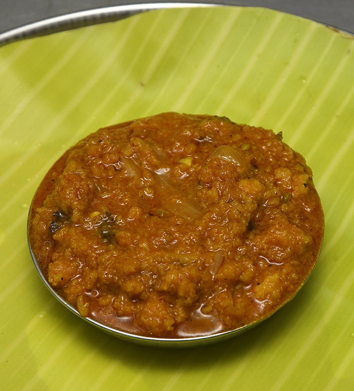 Vada curry is best when had with crisp dosa, idli and poori.