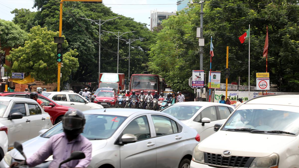 Peak-hour trouble at two junctions on either side of Phoenix Mall in Velachery