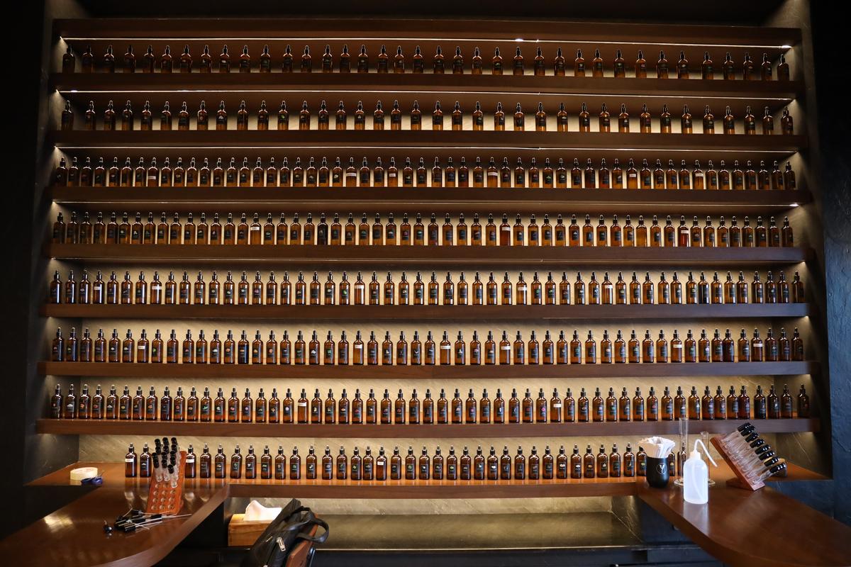 Single note samples at the Yusuf Bhai store in Chennai