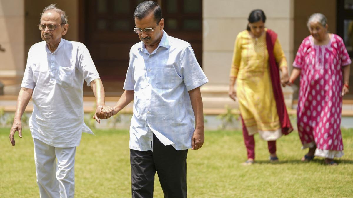 PM targeting my ailing parents: Kejriwal