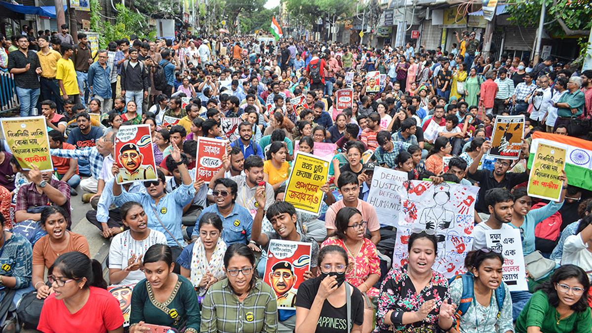 Artists in Bengal to return government awards in support of doctors’ protests