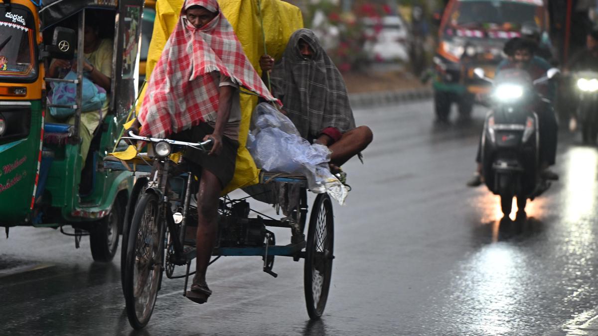 Sudden rain lashes Vijayawada, thunderstorms likely to continue in A.P. this week