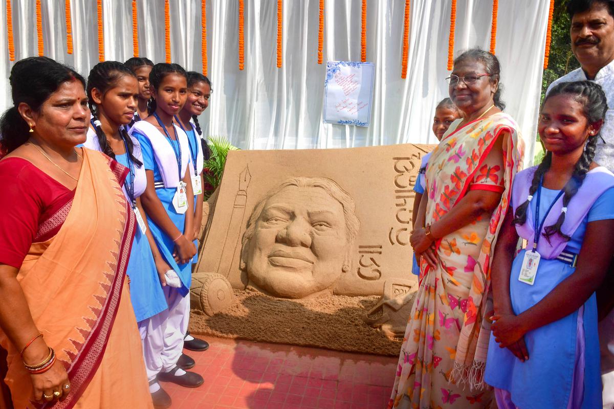 President Droupadi Murmu takes a trip down the memory lane; visits her alma mater, in Odisha