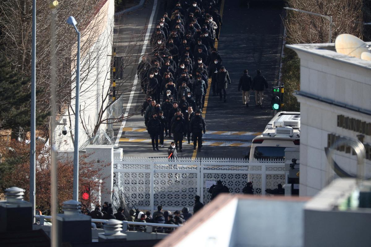 South Korean investigators request court warrant to formally arrest impeached President Yoon Suk Yeol - The Hindu