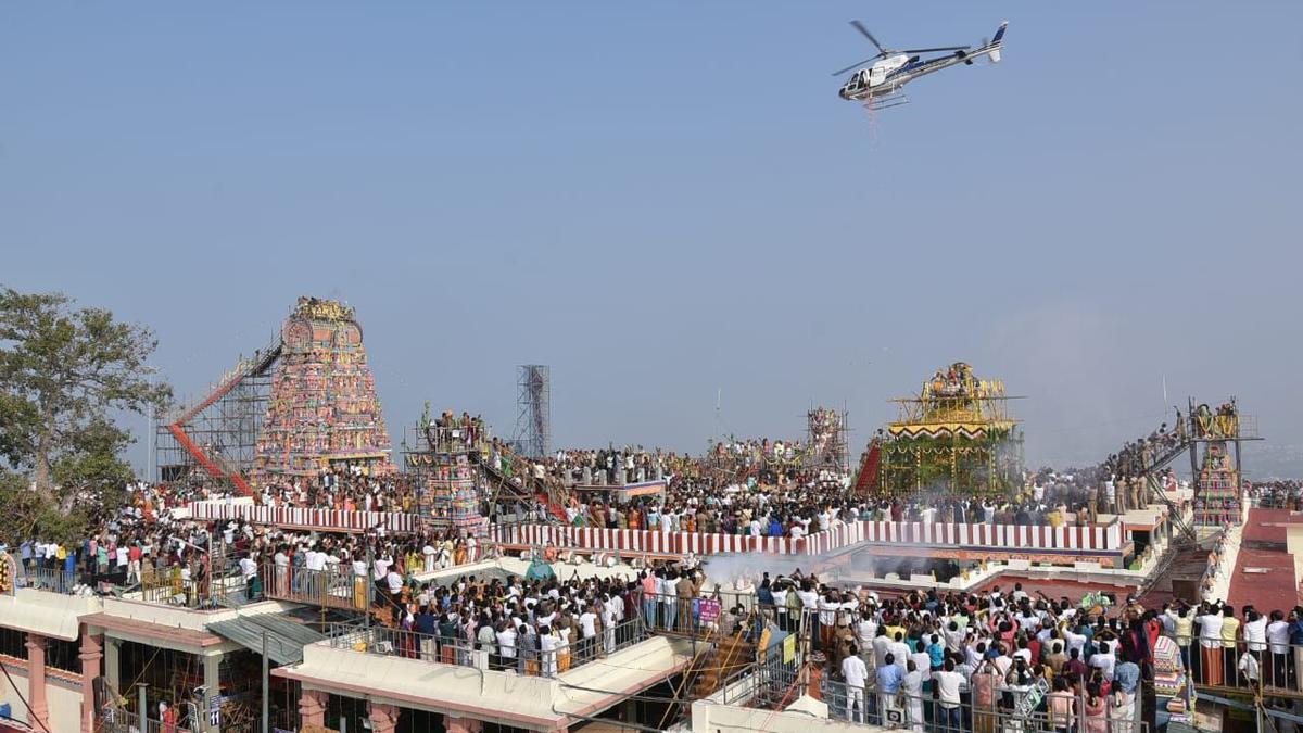 Thousands witness kumbabishekam of Sri Dhandayuthapani Swamy temple in Palani