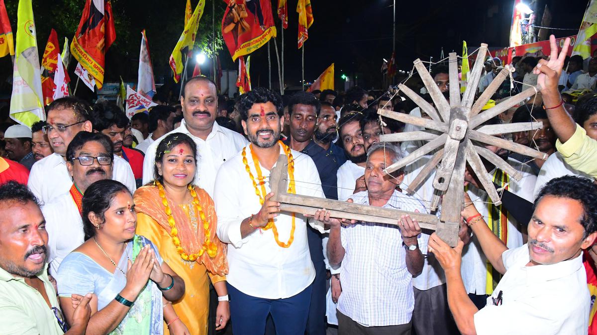 TDP Leader Nara Lokesh’s ‘Yuvagalam’ Padayatra Enters Anakapalli ...