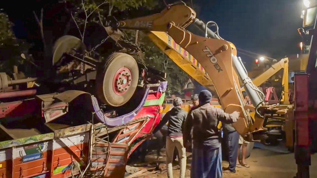 Fourteen killed in two separate accidents in Karnataka