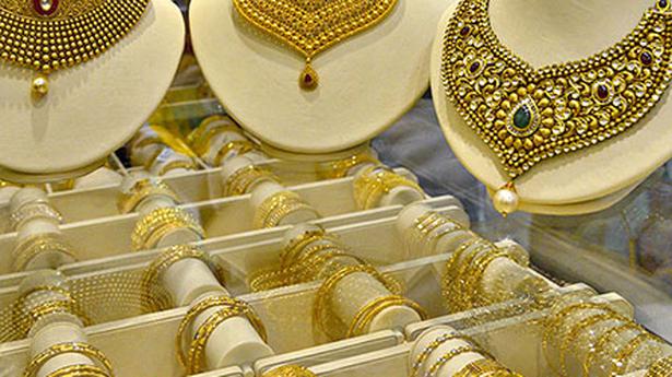 Gold falls ₹254; silver gains ₹21