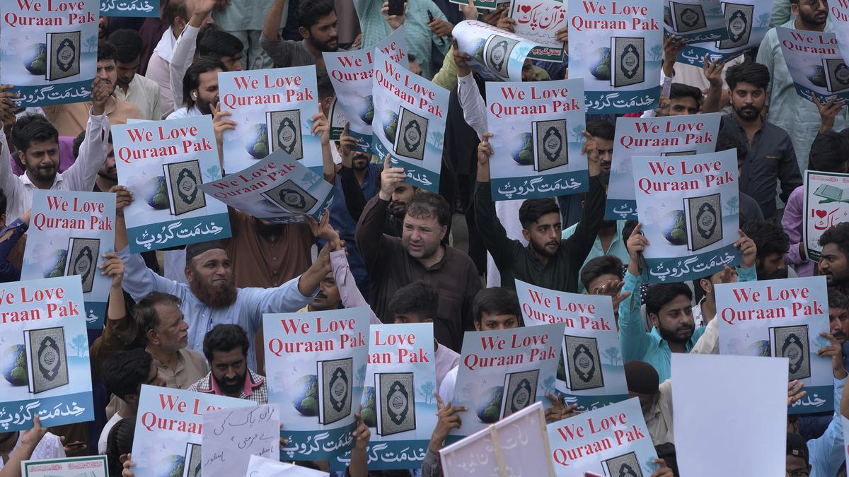 Thousands rally in Pakistan to condemn Koran burning