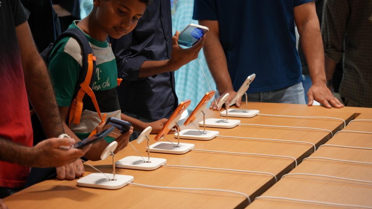 एप्पल बोरीवली लॉन्च दिवस