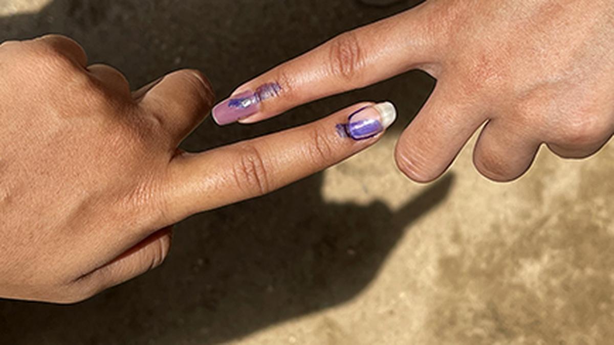 https://th-i.thgim.com/public/incoming/bs8pz9/article70023641.ece/alternates/LANDSCAPE_1200/IMG_Karnataka_elections__2_1_C2BUDG7P.jpg