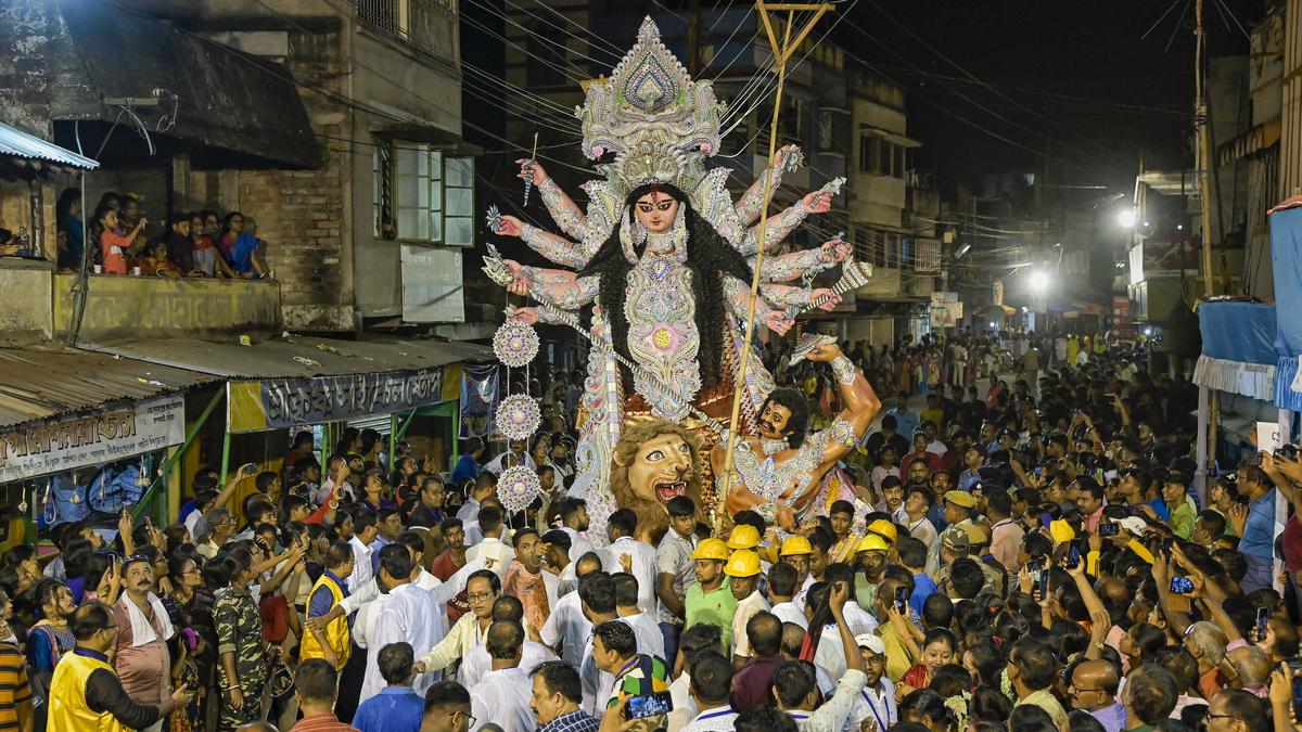 Durga Puja carnival to showcase idols of top 90 puja committees in ...