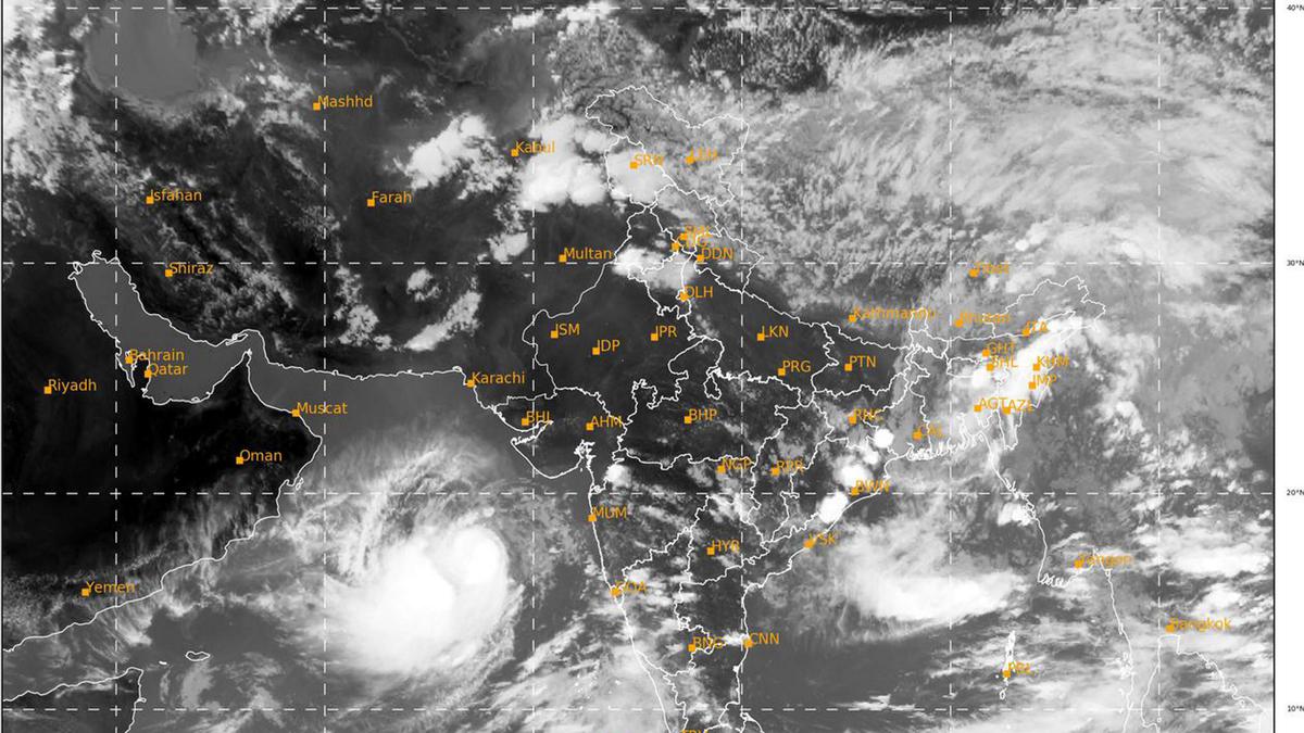 Pakistan's PM orders authorities to take emergency measures for Cyclone Biparjoy