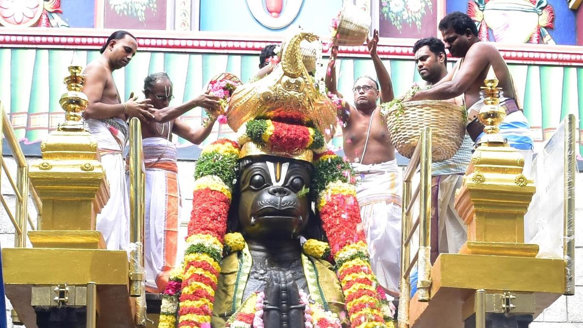 Thousands take part in maha kumbabishekam at Anjaneyar temple in Namakkal