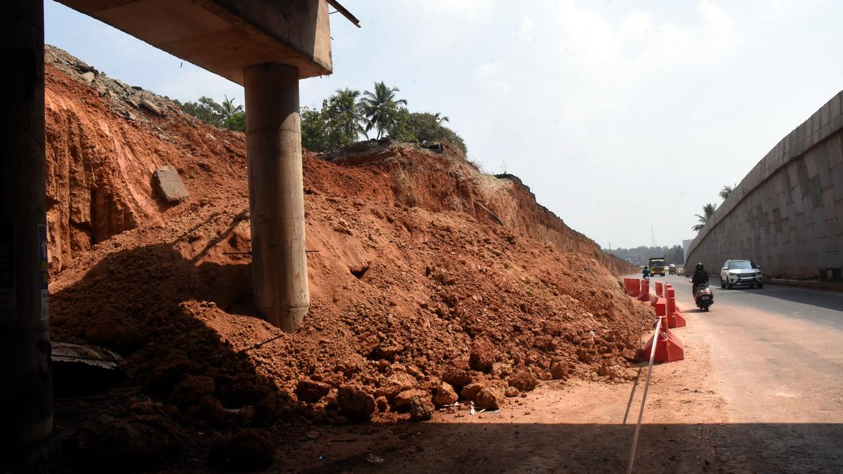 Traffic diversion causes chaos at Vengeri Junction