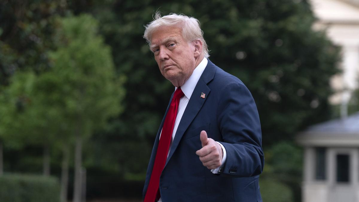 https://th-i.thgim.com/public/incoming/burlnn/article69961992.ece/alternates/LANDSCAPE_1200/Trump_65238.jpg