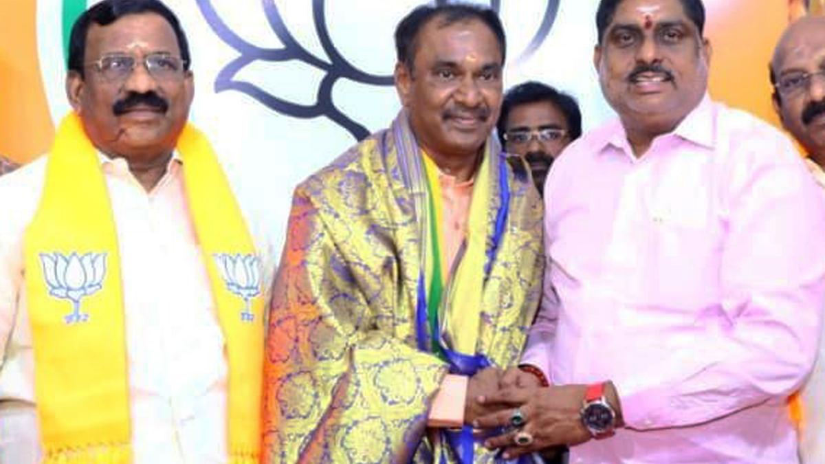 Ex-IPS officer joins BJP ahead of polls