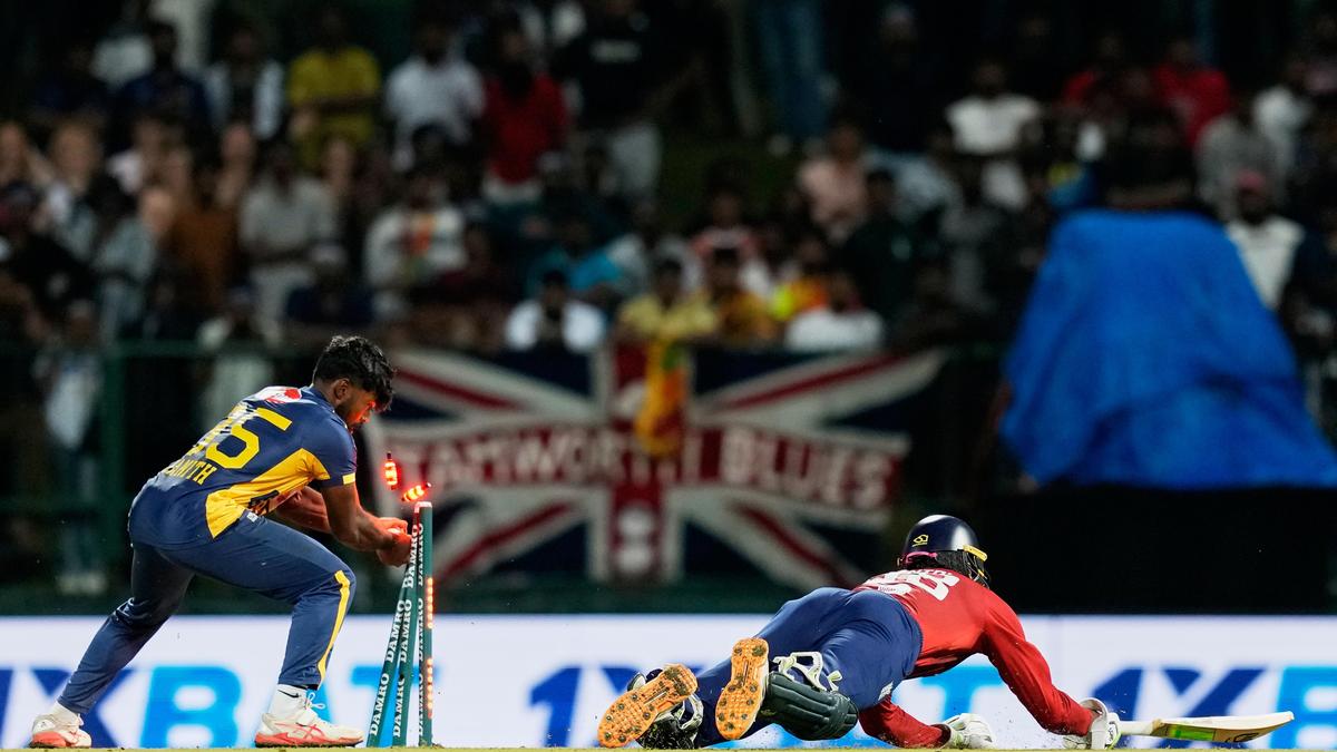 Inggris memenangkan T20 ke-2 yang dilanda hujan melawan Sri Lanka dengan 6 gawang untuk meraih seri menjelang Piala Dunia