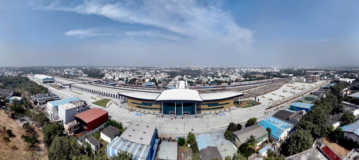 Both approach roads to the terminal — towards platforms 1 and 9 — require widening, even as the South Central Railway and the Telangana government continue to pass the buck. Both approach roads to the terminal — towards platforms 1 and 9 — require widening, even as the South Central Railway and the Telangana government continue to pass the buck.