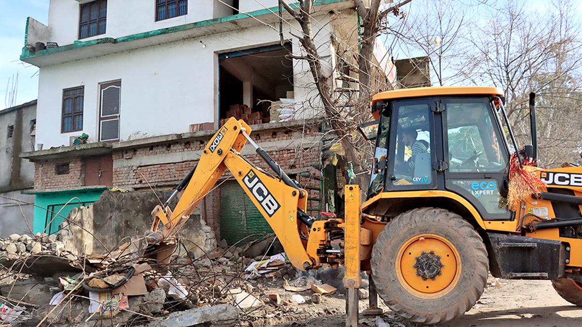 JDA demolishes Kashmir migrants’ shops in Jammu; sparks protests