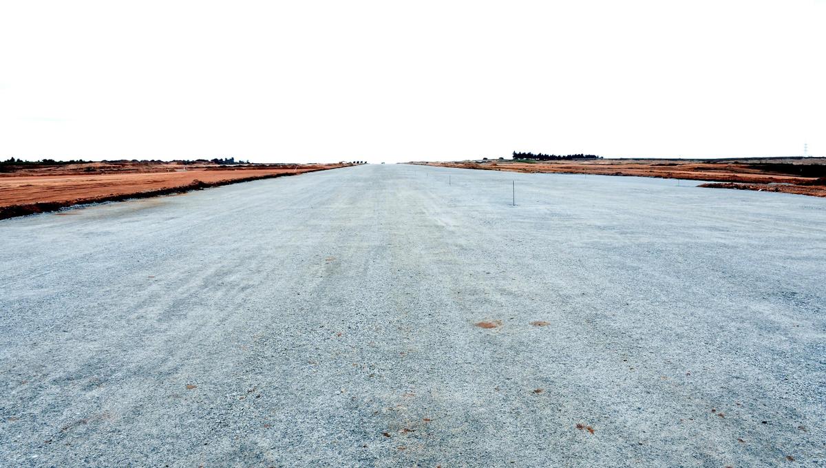 As obras na pista do aeroporto de Hassan.