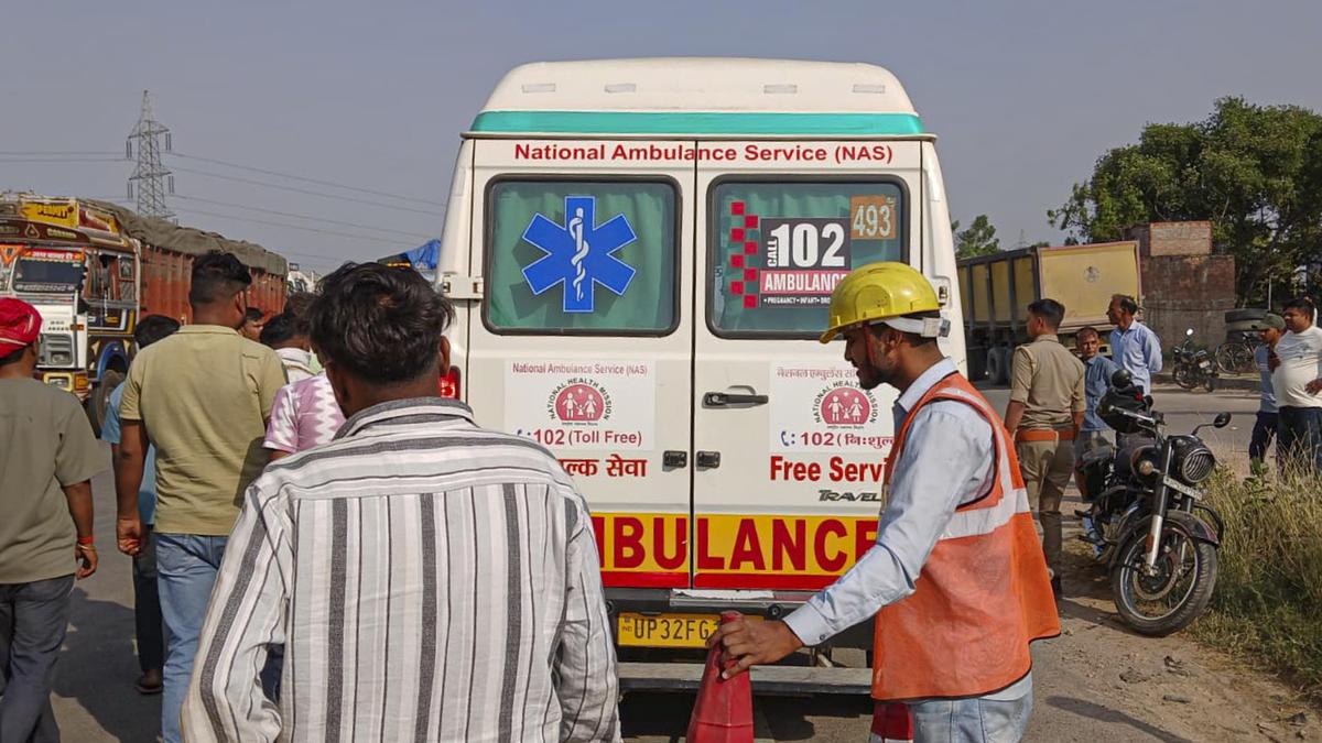 Eight killed in Kaushambi as pickup truck rams into trailer