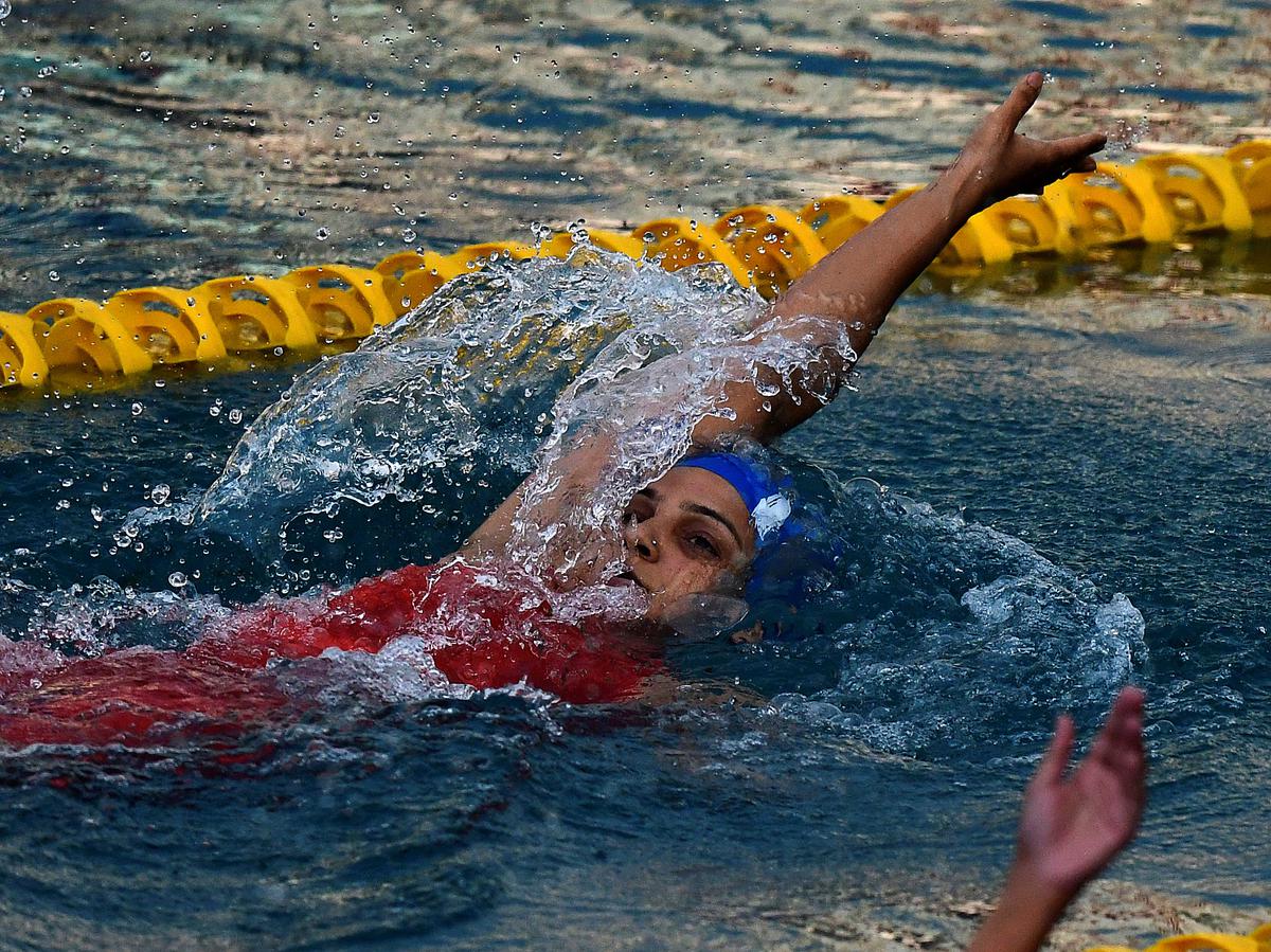 Richa Mishra (Police) on way to the gold in the 400m medley at the 75 senior National aquatic championship in Guwahati on Wednesday, 07, September 2022. 