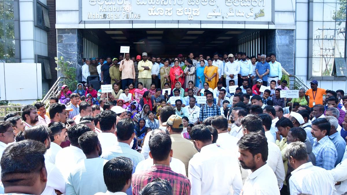 City corporation employees stage protest against elected member in Kalaburagi