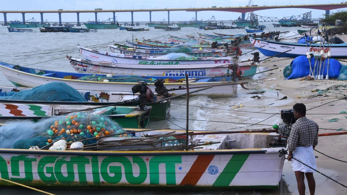 Fishermen stay off sea due to bad weather in Ramanathapuram district