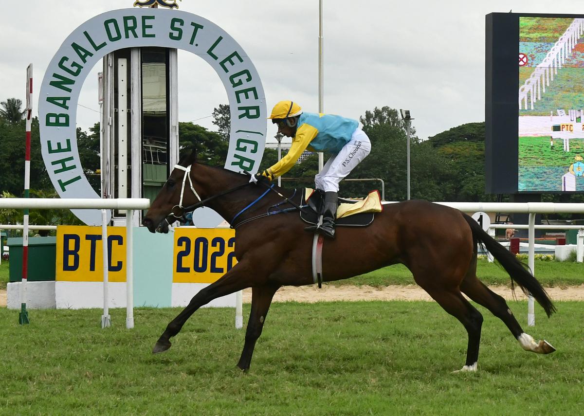 Theon (P.S. Chouhan up) winning the Bangalore St. Leger at the Bangalore Turf Club in Bengaluru on July 24, 2022.  