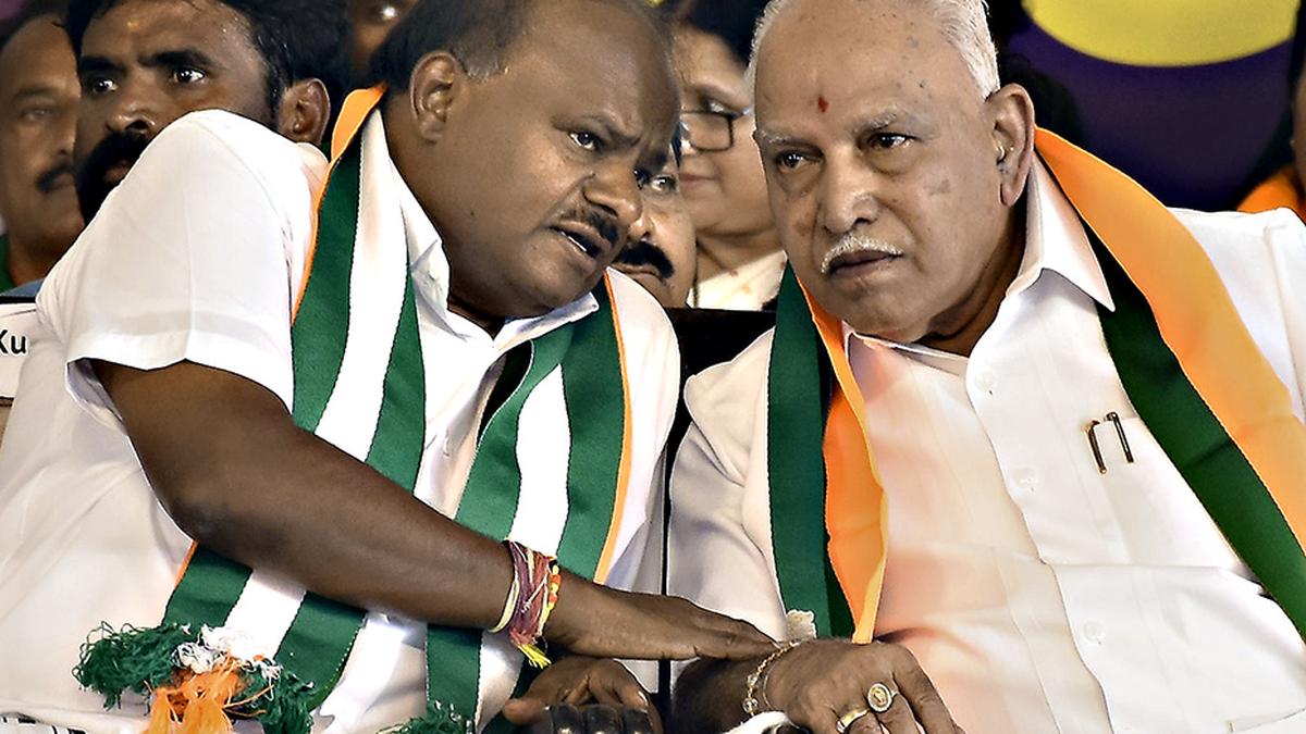 Lokayukta police question Yediyurappa for over 2.5 hours in land denotification case, in which Kumaraswamy is also an accused