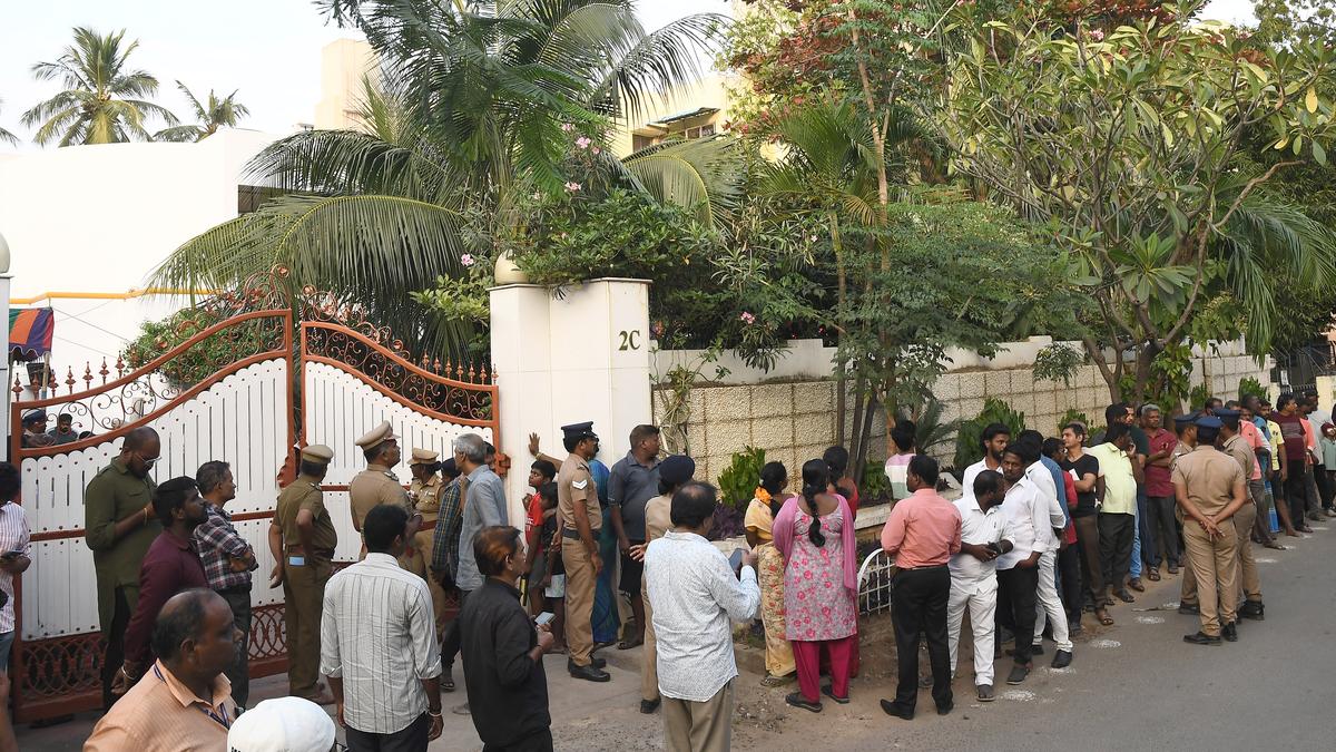 Udhayanidhi, film personalities pay respects to Bhavatharini in T. Nagar