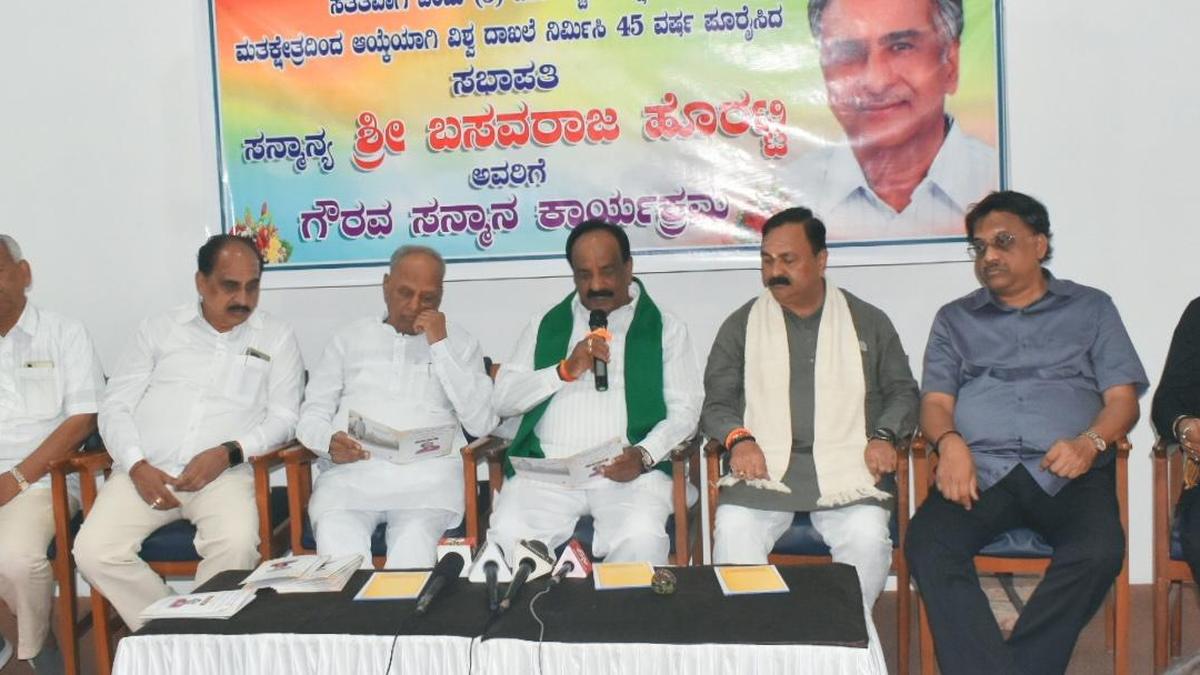 Around 20k people expected at Horatti’s felicitation  in Hubballi as he completes 45 years as MLC