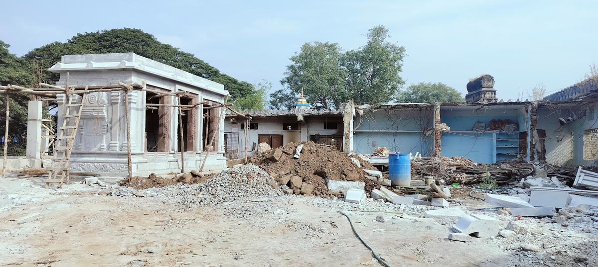 Arya Akshobhya Teertha mutt, in Kudli village, has got permission from the National Monuments Authority to build a religious community hall within 100 metres, the prohibited zone, of the historic Rameshwara temple. The construction includes excavation, laying pillars, and concrete structures using heavy earthmovers.
