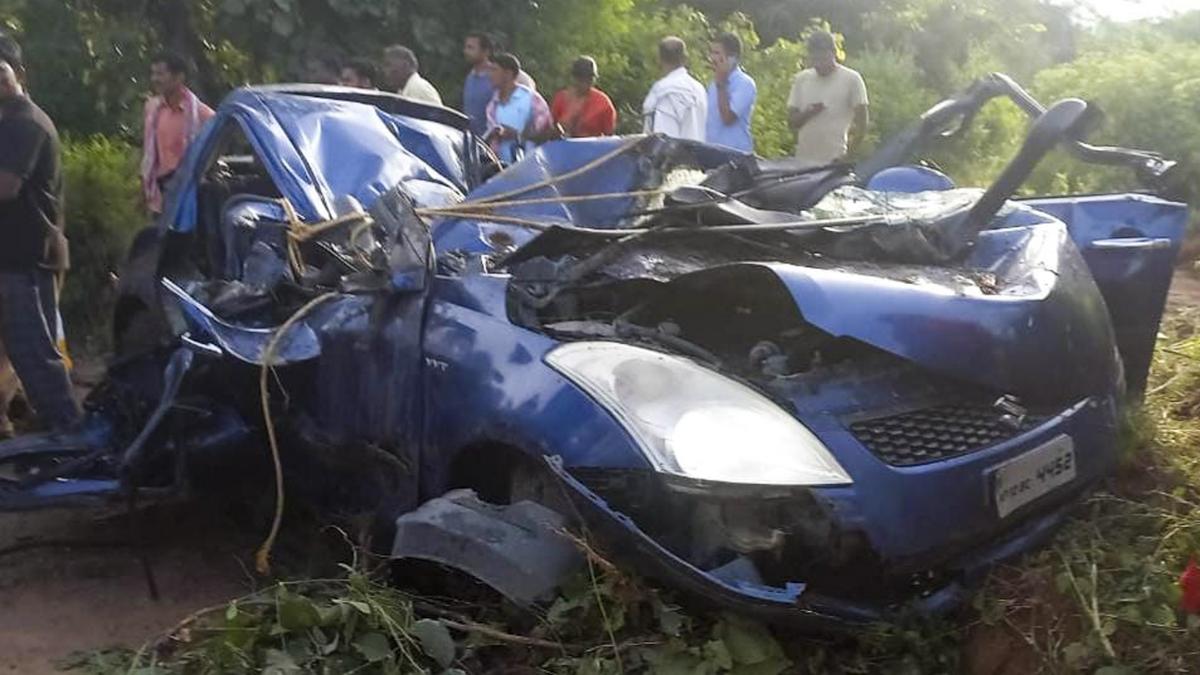 Seven killed, one injured in road accident in Medak district of Telangana